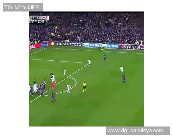 足球明星回头瞬间展现魅力与风采的经典头像解析